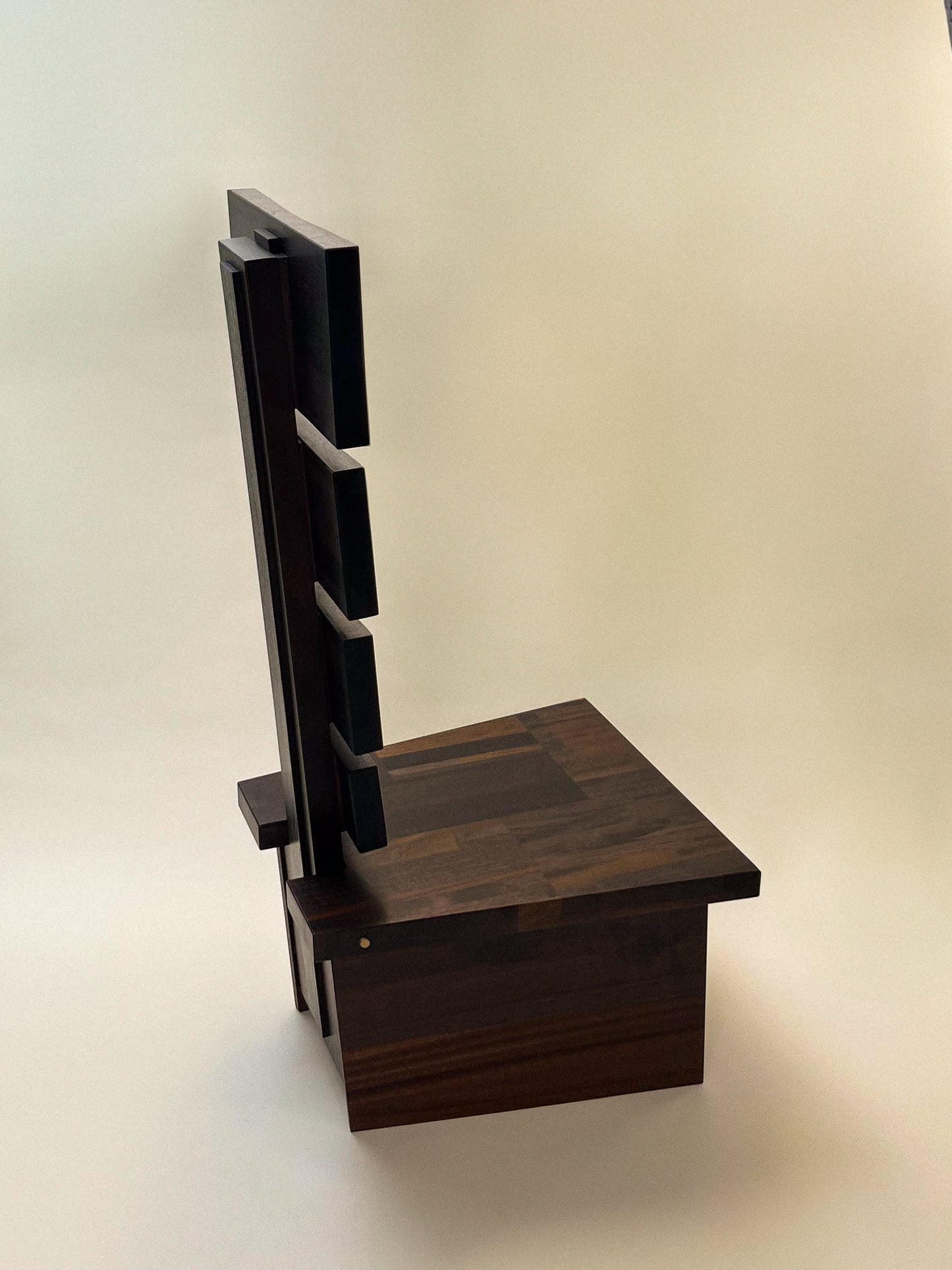 FRAGMENT LOW CHAIR
