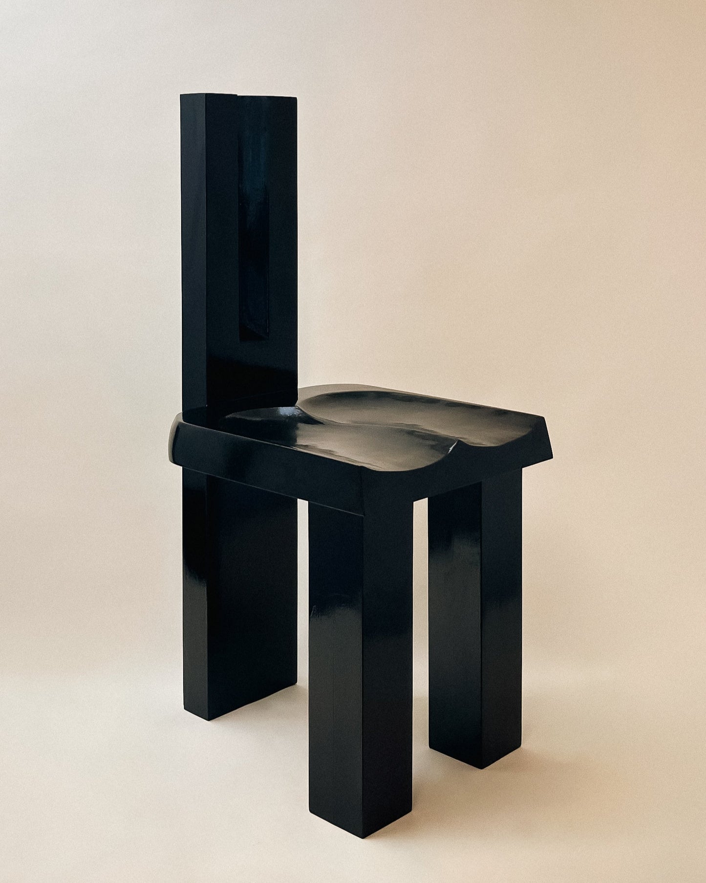 NERO CARVED CHAIR