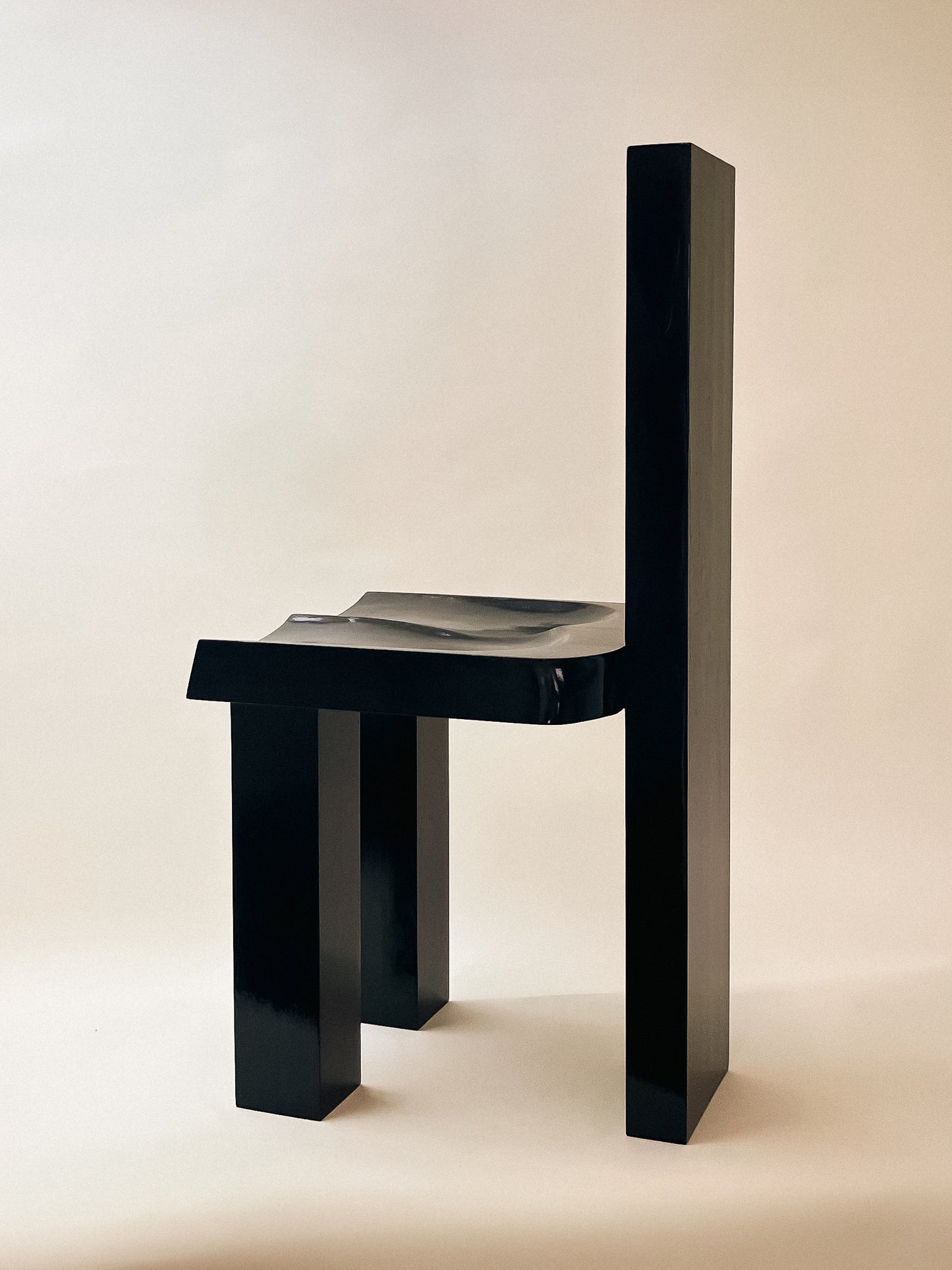 NERO CARVED CHAIR