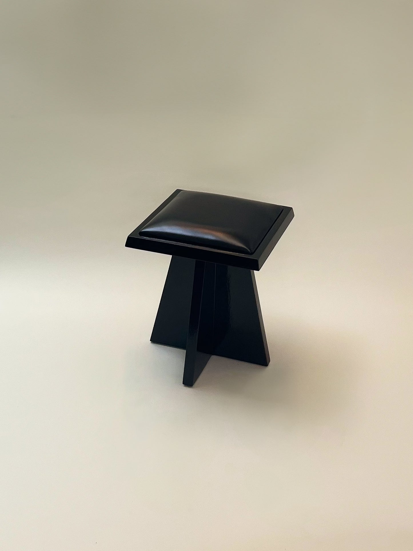 PRAETORIAN LEATHER STOOL