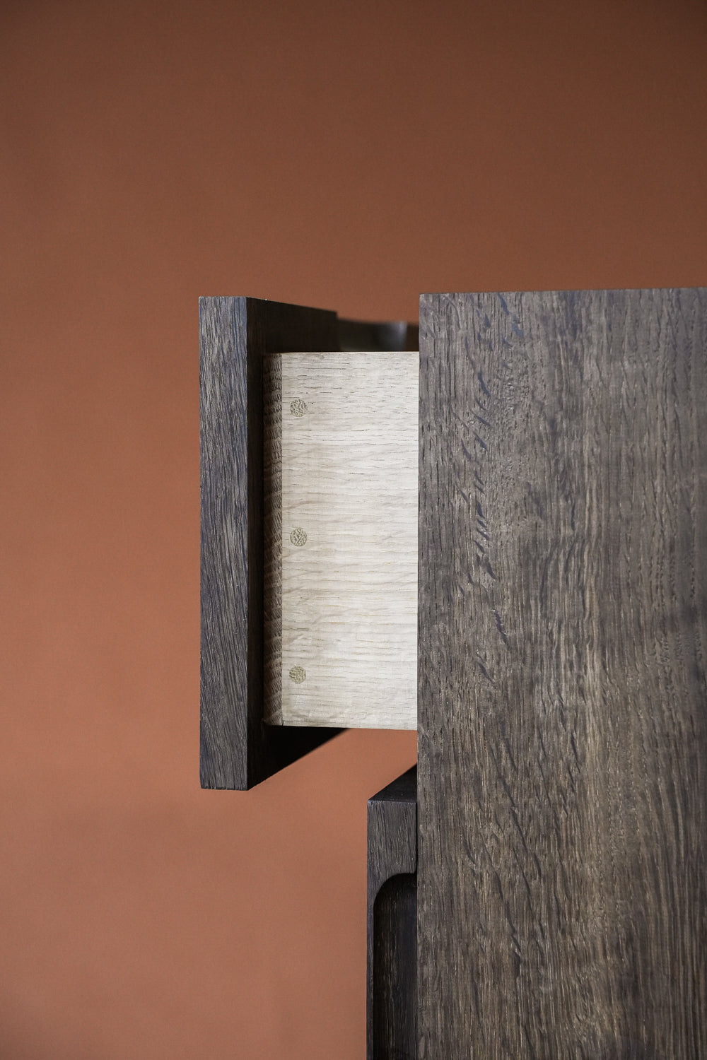 TERRACE FUMED SIDE TABLE