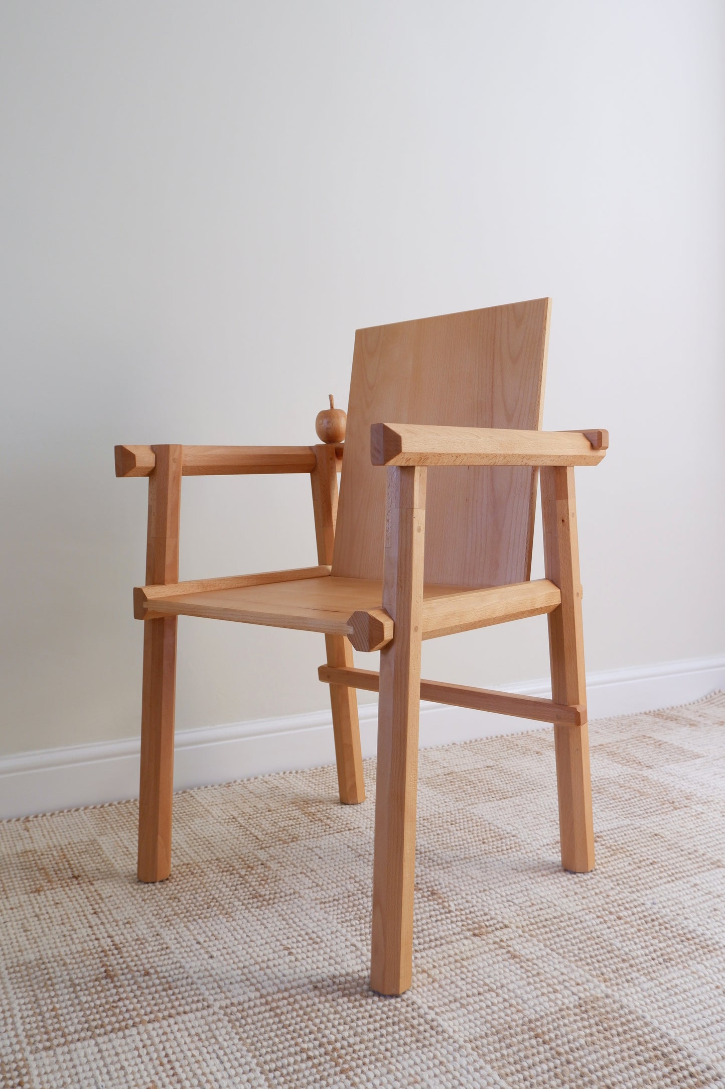 APPLE CHAIR