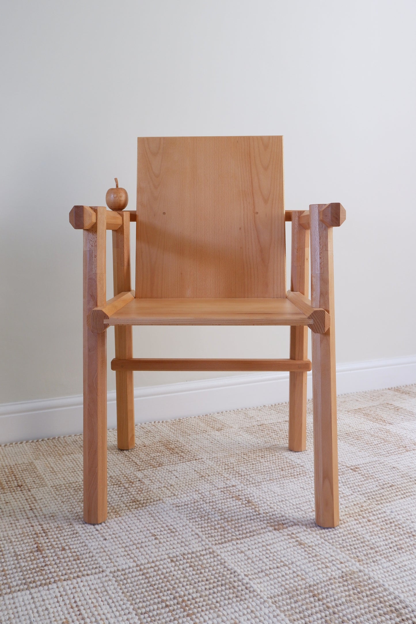 APPLE CHAIR