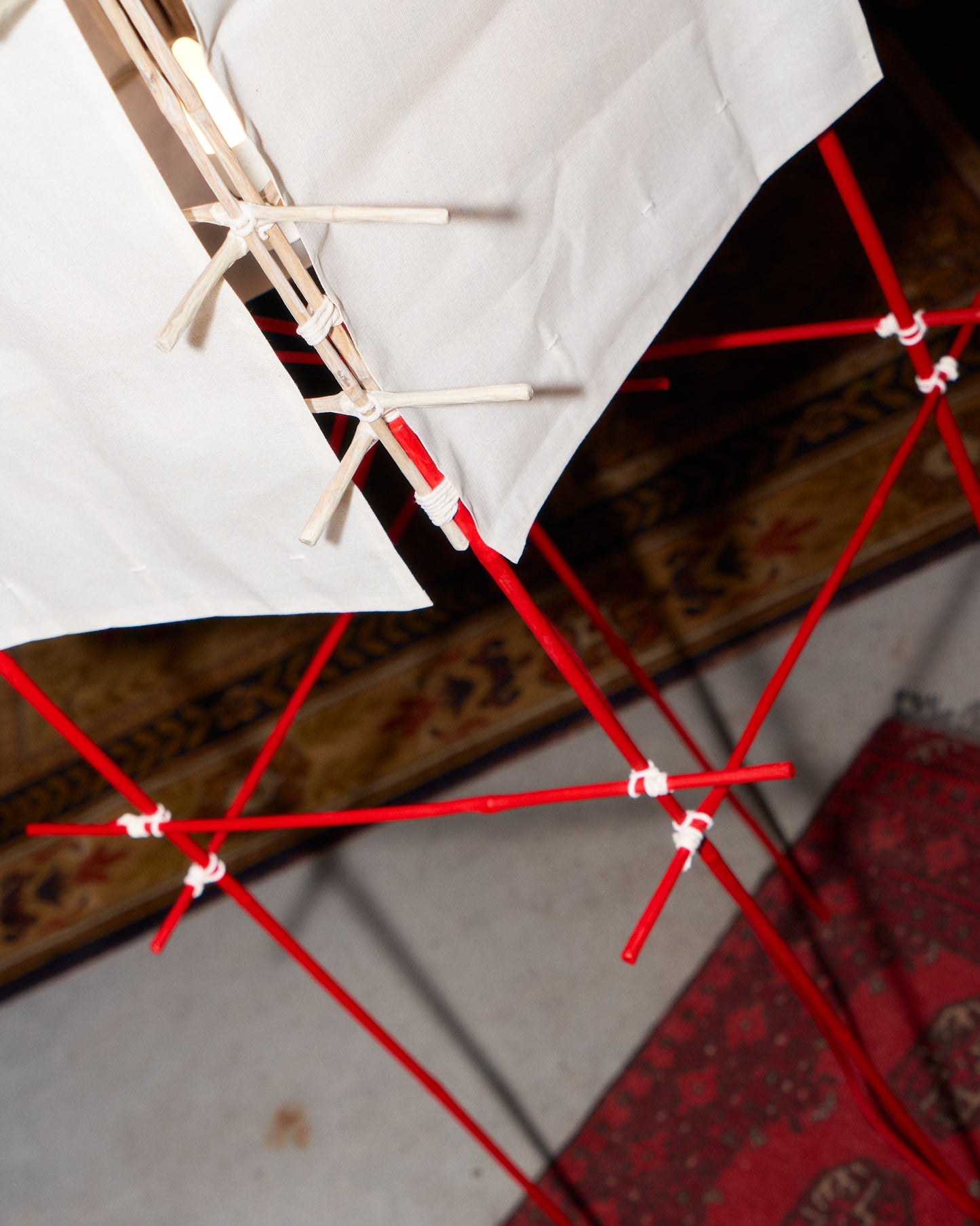 V001 FLOOR LAMP